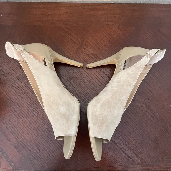 White House Black Market Grace Suede Heels in Taupe Terrain Size 10 - Picture 5 of 14